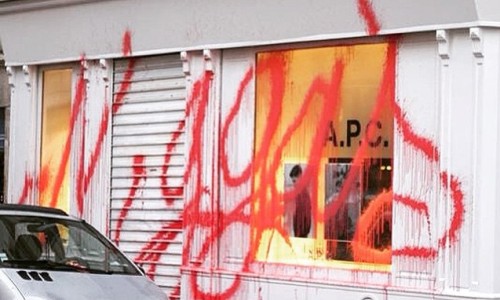 反种族歧视，Kidult 突袭巴黎 A.P.C. 涂鸦 Niggas 字样